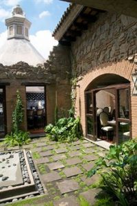 El Convento - Patio Area